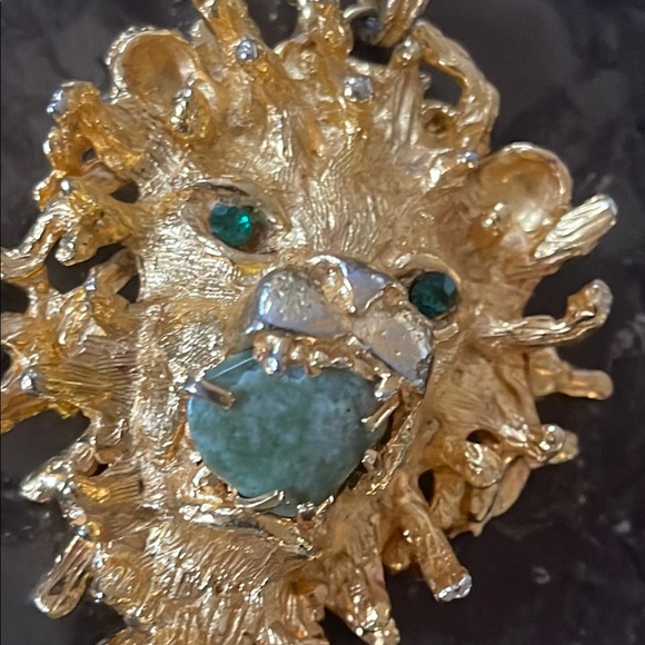 Green and Gold Lion Head Necklace - Picture 10 of 16